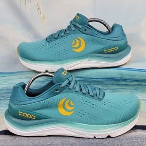 Topo Athletic Magnifly Teal/Gold Womens 8.5